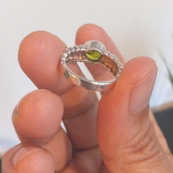 925 peridot ring - Picture 10 of 12